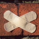 Riss in der Wand, der repariert werden soll