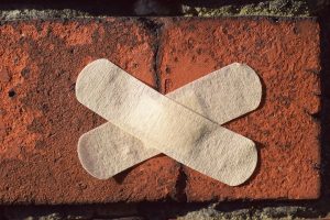 Riss in der Wand, der repariert werden soll