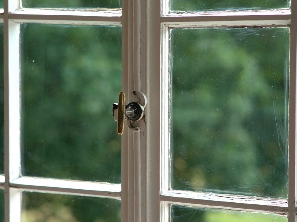 Fenstergriff und Beschlag, der eingestellt werden soll