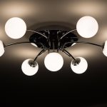 Deckenlampe, die angeschlossen werden soll