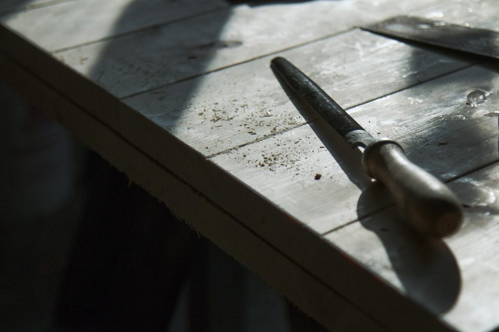 Werkzeug zur Reparatur von Moebeln