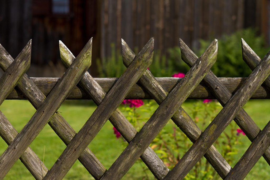 Gartenzaun aus Holz zum Selberbauen