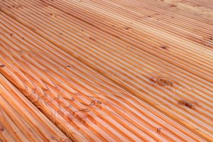 Terrassendielen aus Holz zum Verlegen